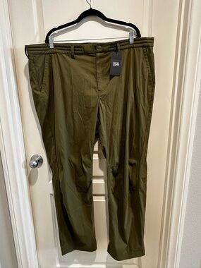 Mountain Hardwear Men's Olive Green Chinos